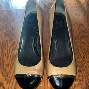 Tory Burch Tan and Black Heels with Classic Design.